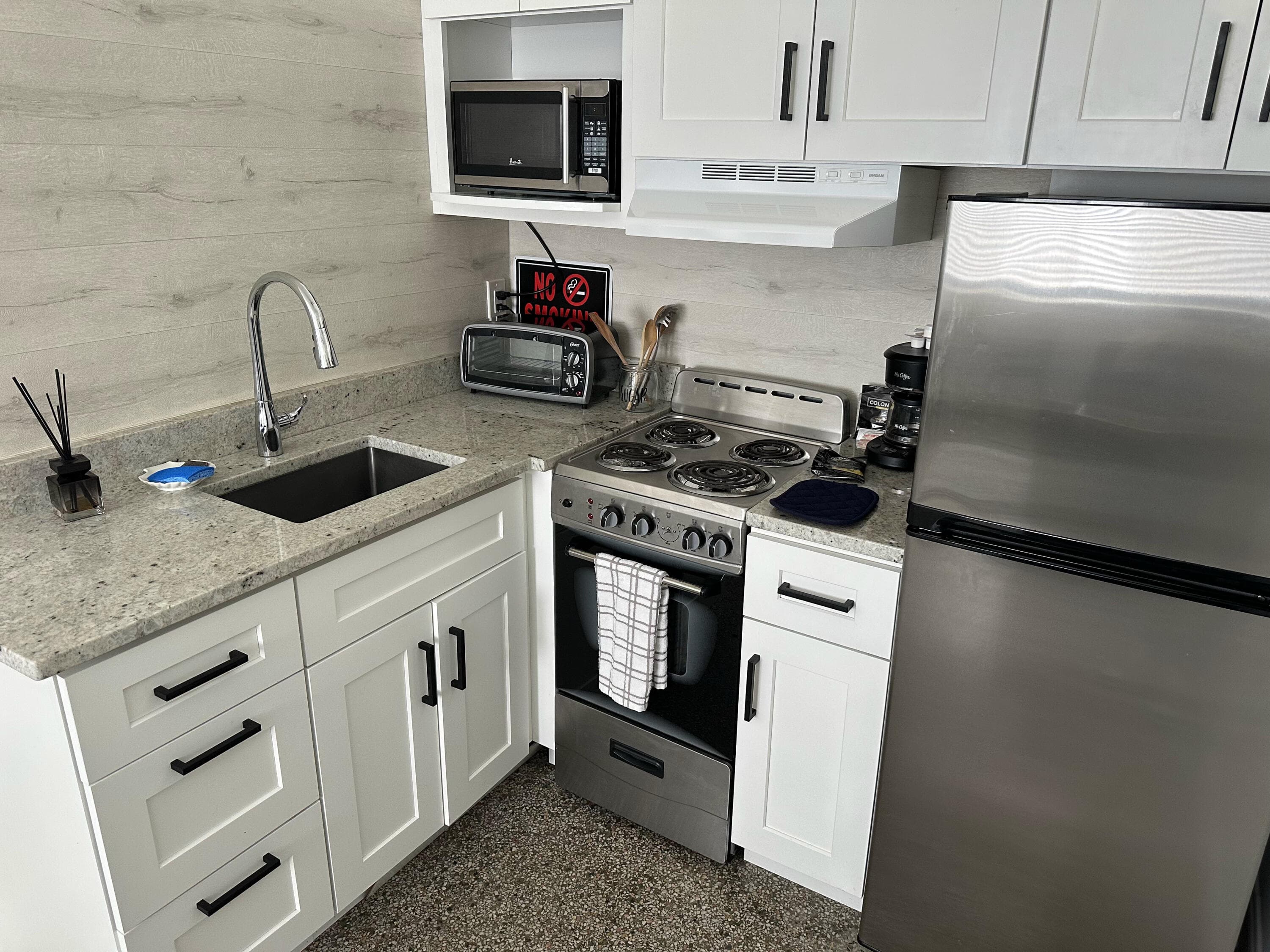 1258 Beach Road 5, Singer Island, FL 33404 — photo 10 of 13