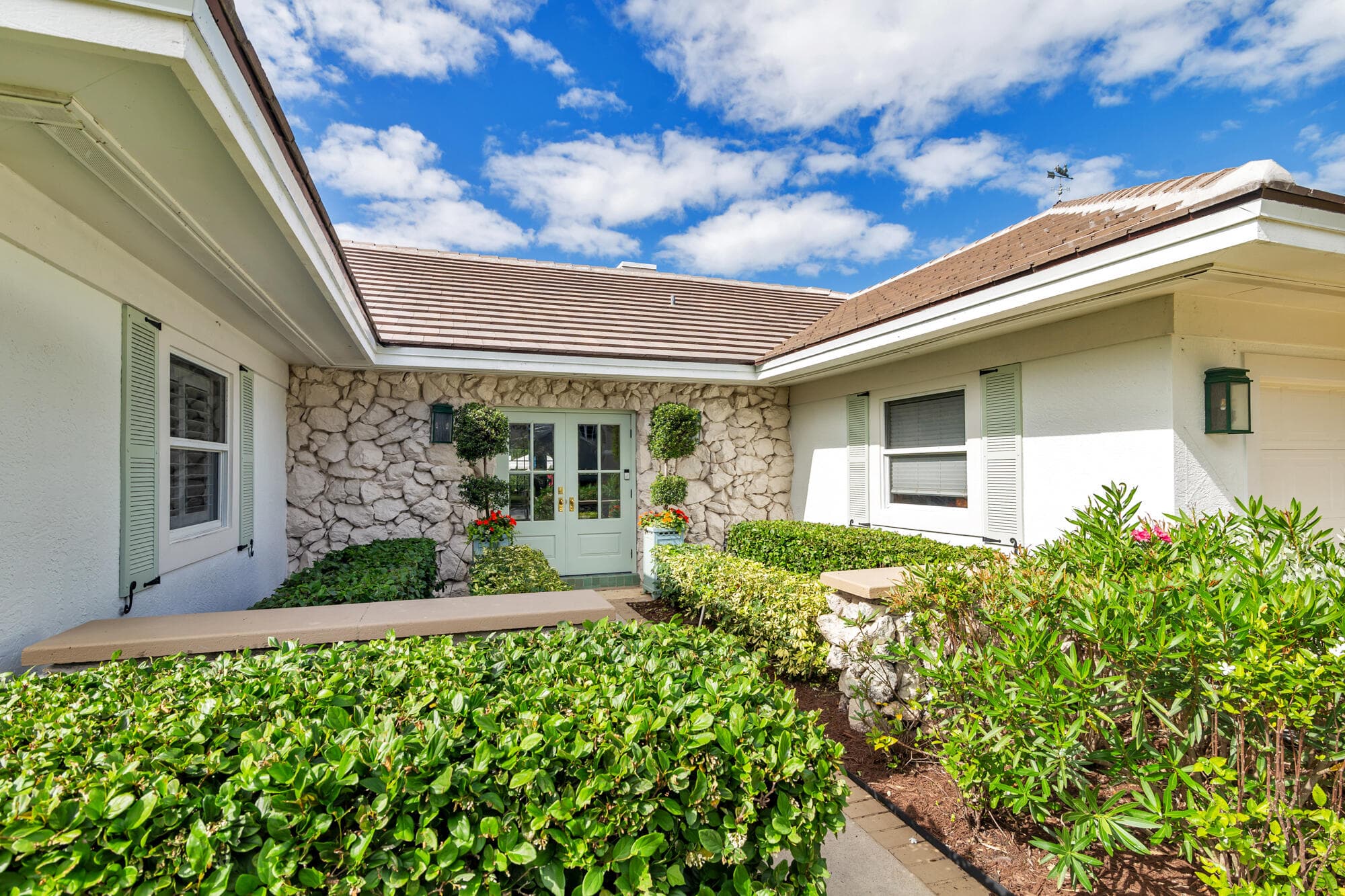3125 Embassy Drive, West Palm Beach, FL 33401 — photo 4 of 32