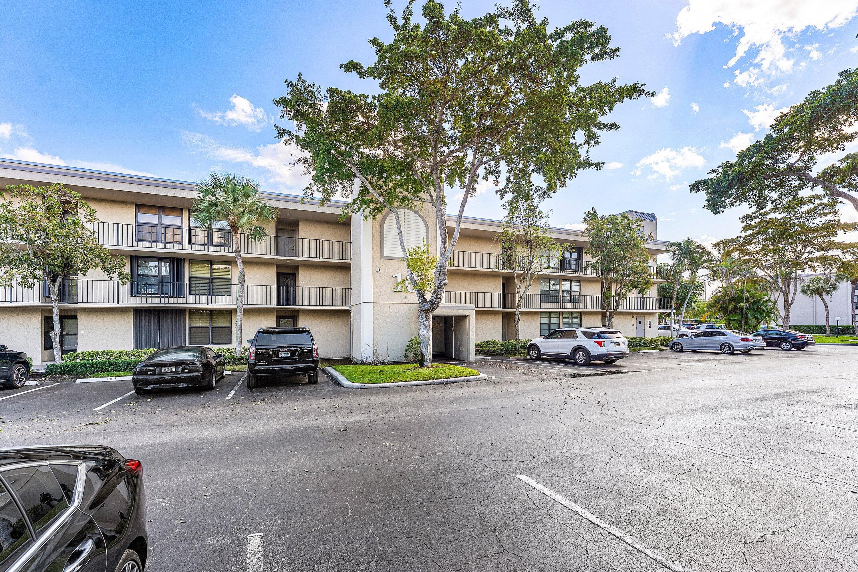 10 Royal Palm Way 203, Boca Raton, FL 33432 — photo 9 of 45