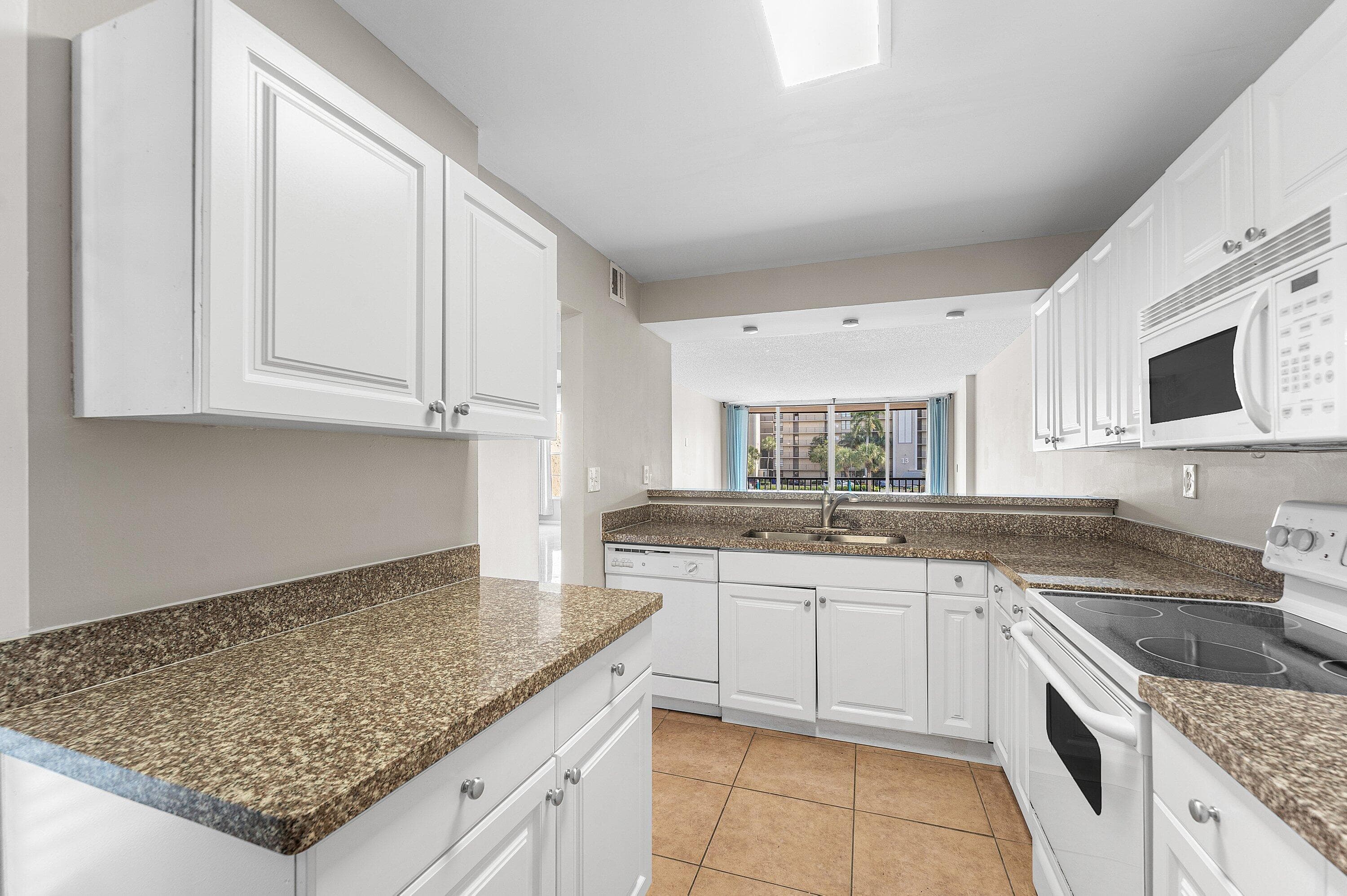 10 Royal Palm Way 203, Boca Raton, FL 33432 — photo 21 of 45