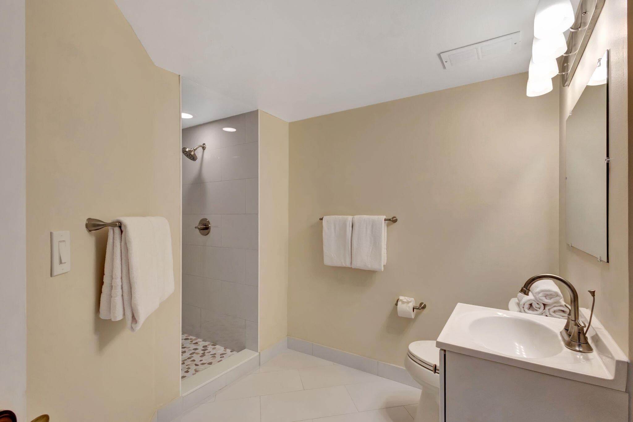 600 Uno Lago Drive 205, Juno Beach, FL 33408 — photo 31 of 46