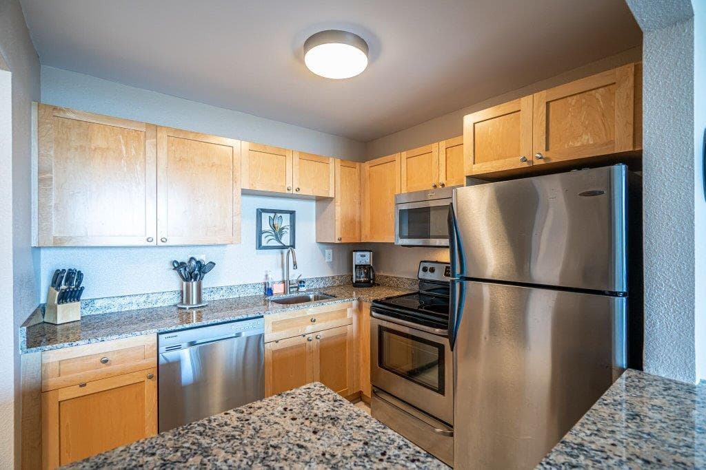 1830 Embassy Drive 411, West Palm Beach, FL 33401 — photo 4 of 13