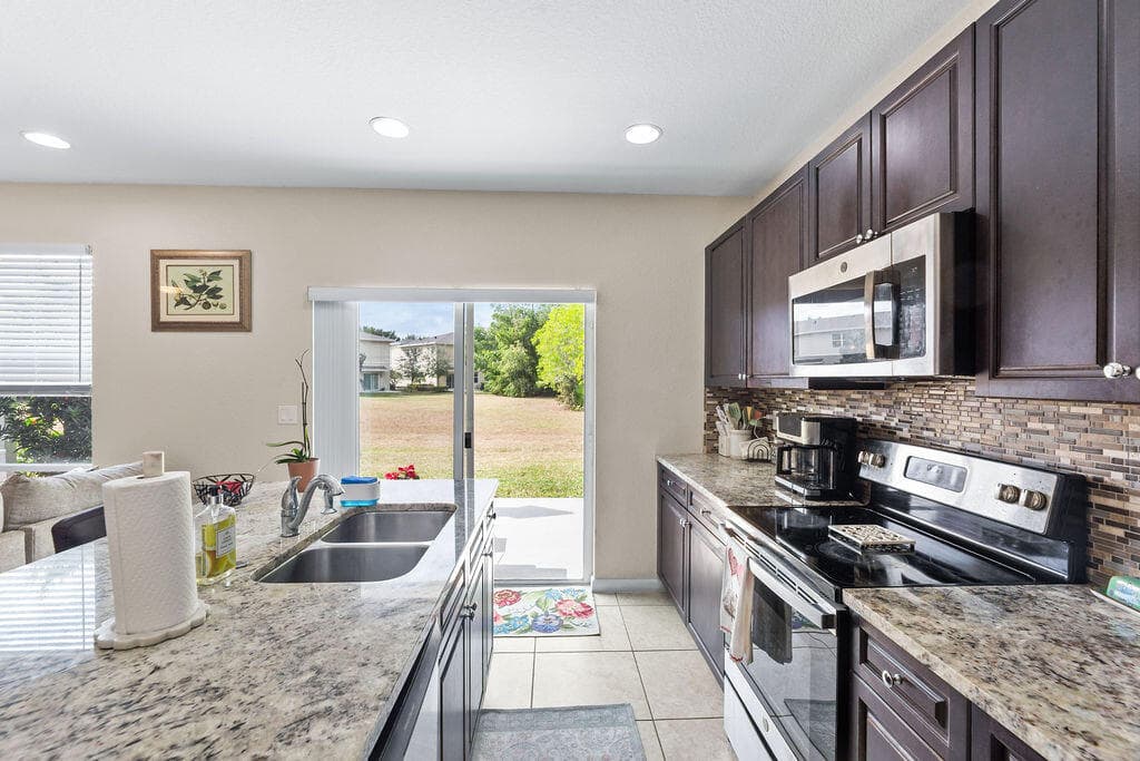 2550 NW Treviso Circle, Port St. Lucie, FL 34986 — photo 5 of 40