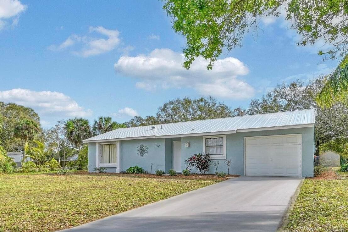 1765 24th Place SW, Vero Beach, FL 32962 — photo 1 of 38