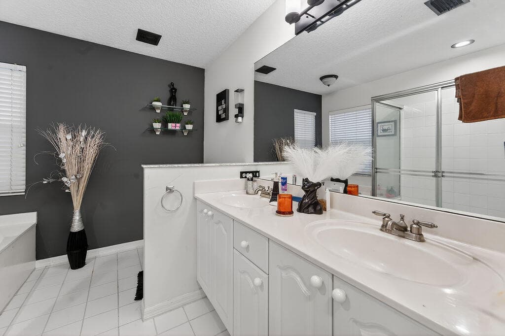 8063 Via Hacienda, Riviera Beach, FL 33418 — photo 18 of 42