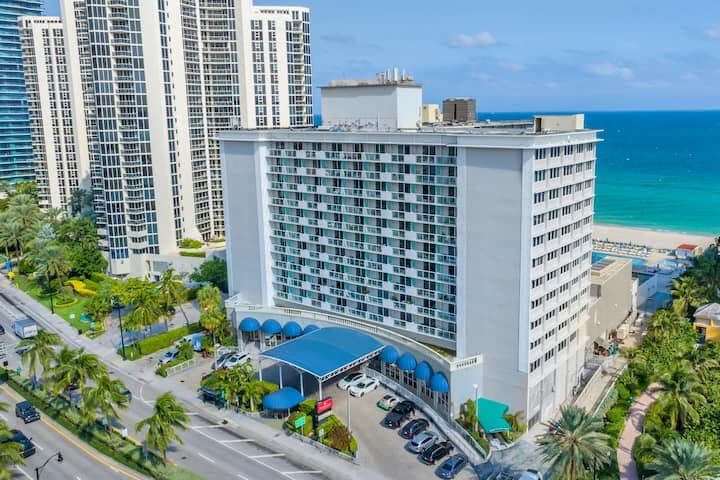 19201 Collins Avenue 809, Sunny Isles Beach, FL 33160 — photo 16 of 28