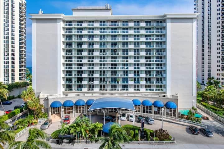 19201 Collins Avenue 809, Sunny Isles Beach, FL 33160 — photo 23 of 28
