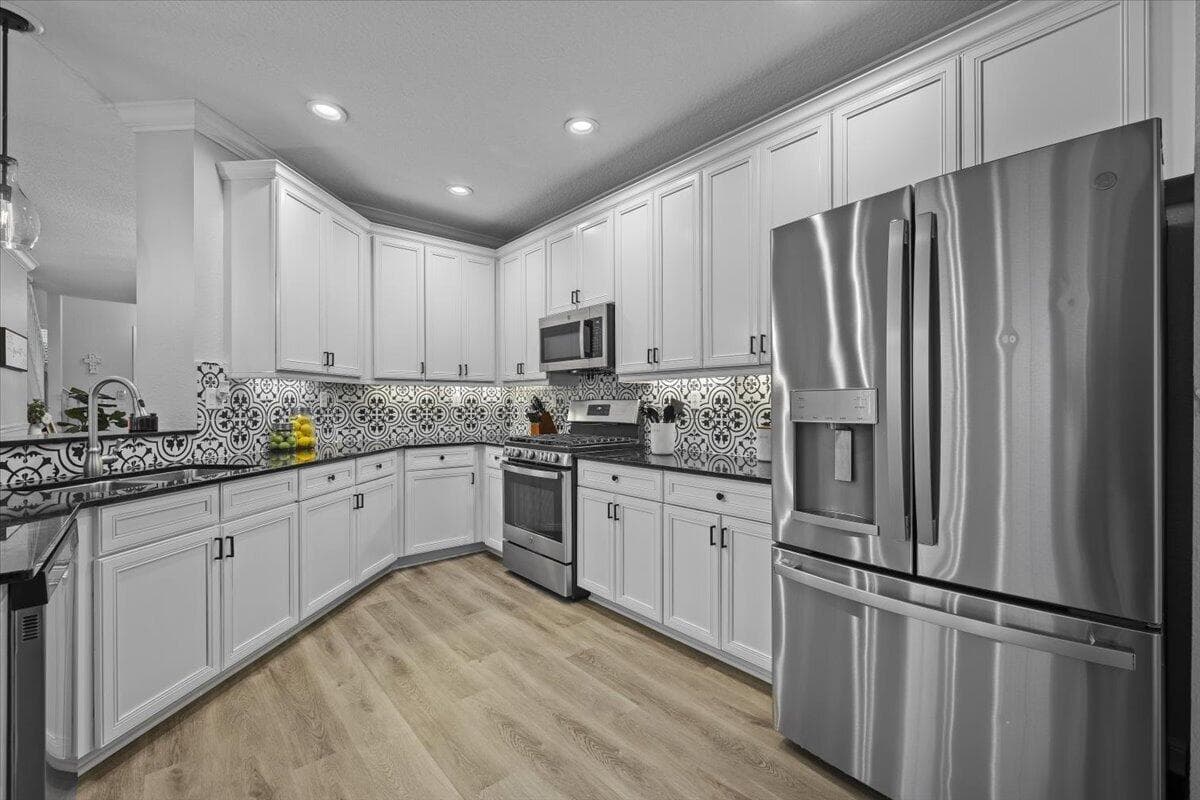 627 Castle Drive, Palm Beach Gardens, FL 33410 — photo 14 of 66