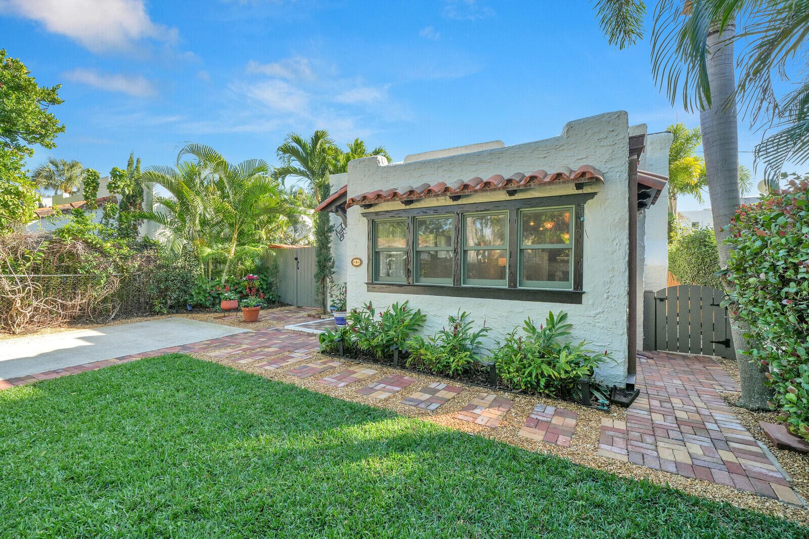 744 Penn Street, West Palm Beach, FL 33401 — photo 4 of 53