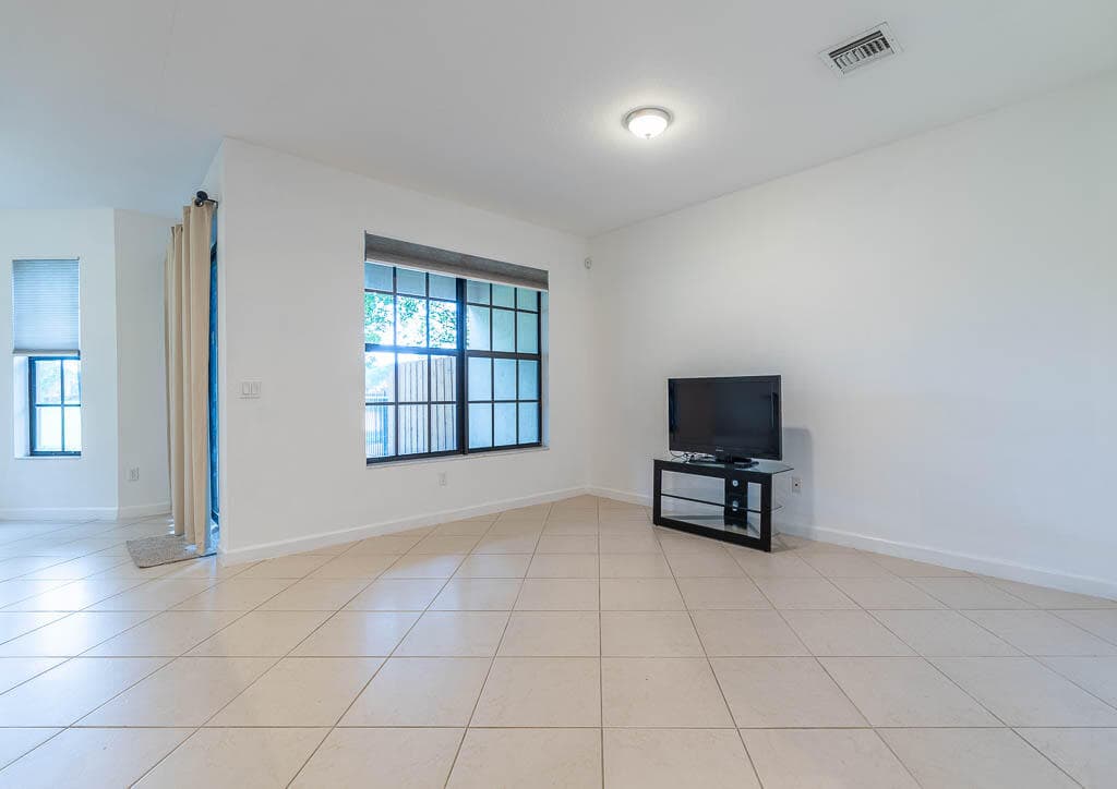 10283 Wellington Parc Drive, Wellington, FL 33449 — photo 8 of 34