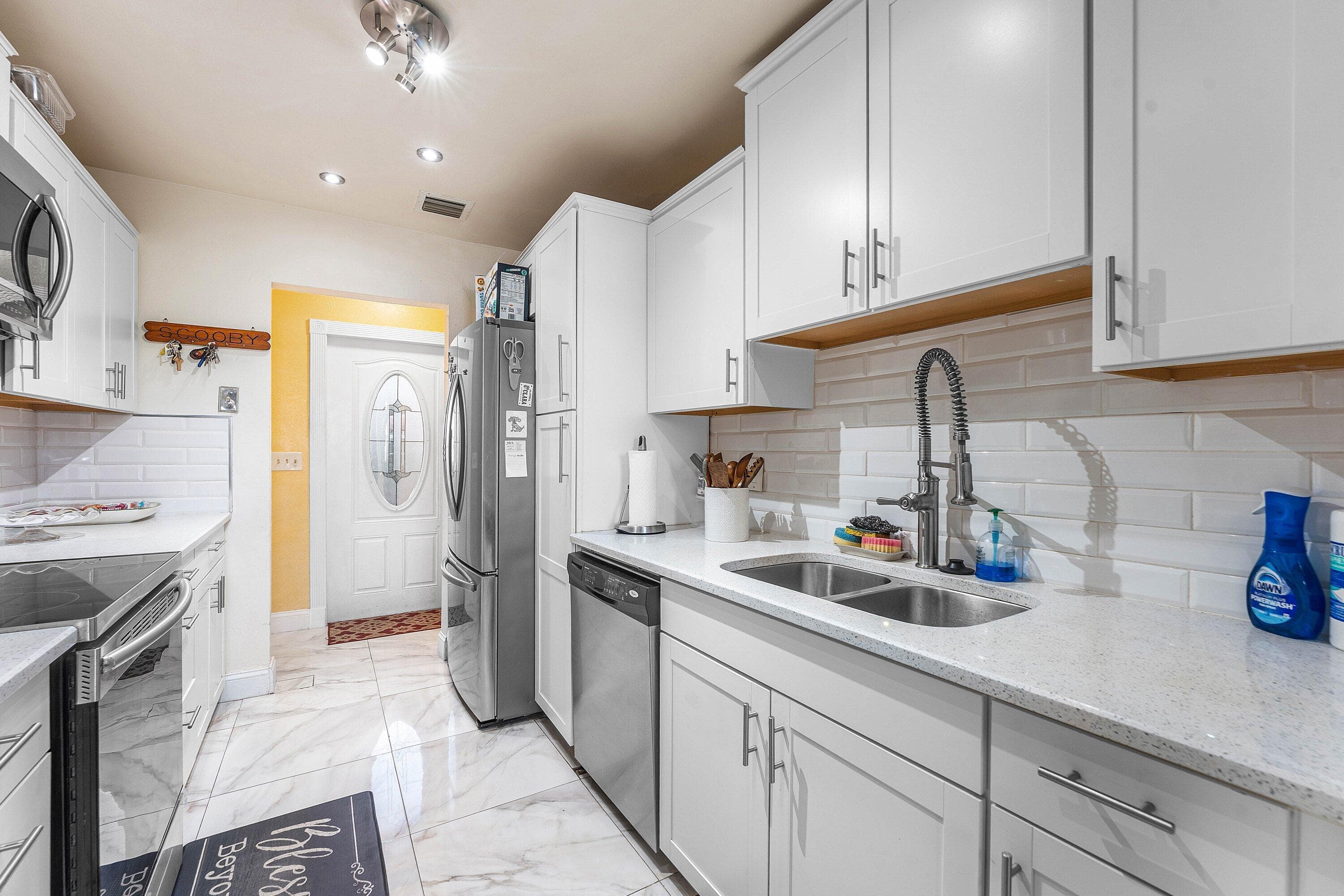 10290 Carmen Lane, Royal Palm Beach, FL 33411 — photo 10 of 28