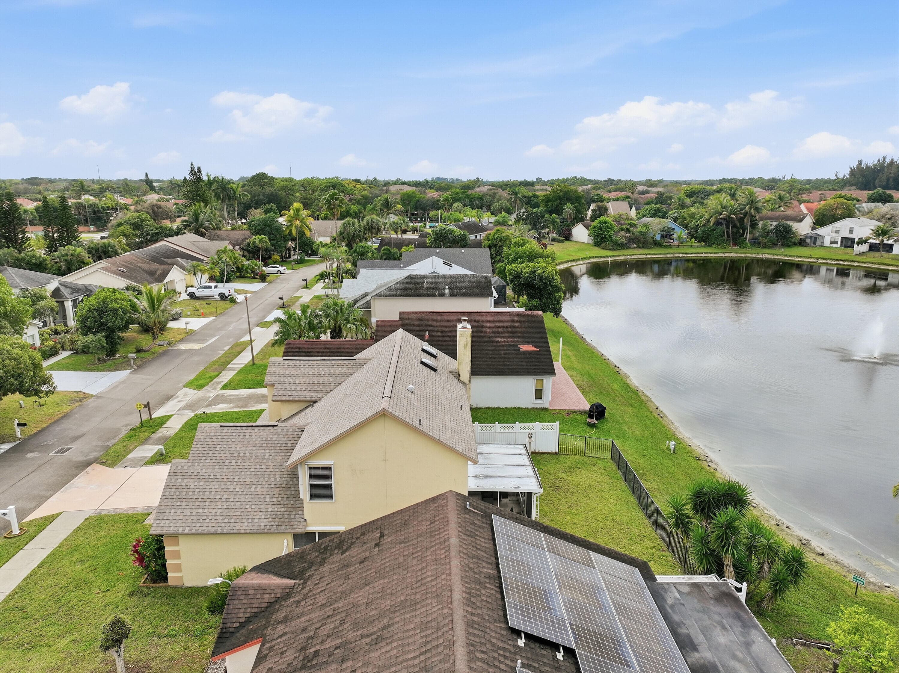 2805 Foxhall Drive E, West Palm Beach, FL 33417 — photo 39 of 54