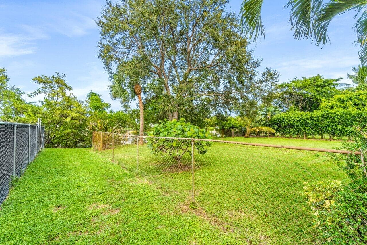 751 Hummingbird Way 6, North Palm Beach, FL 33408 — photo 14 of 18