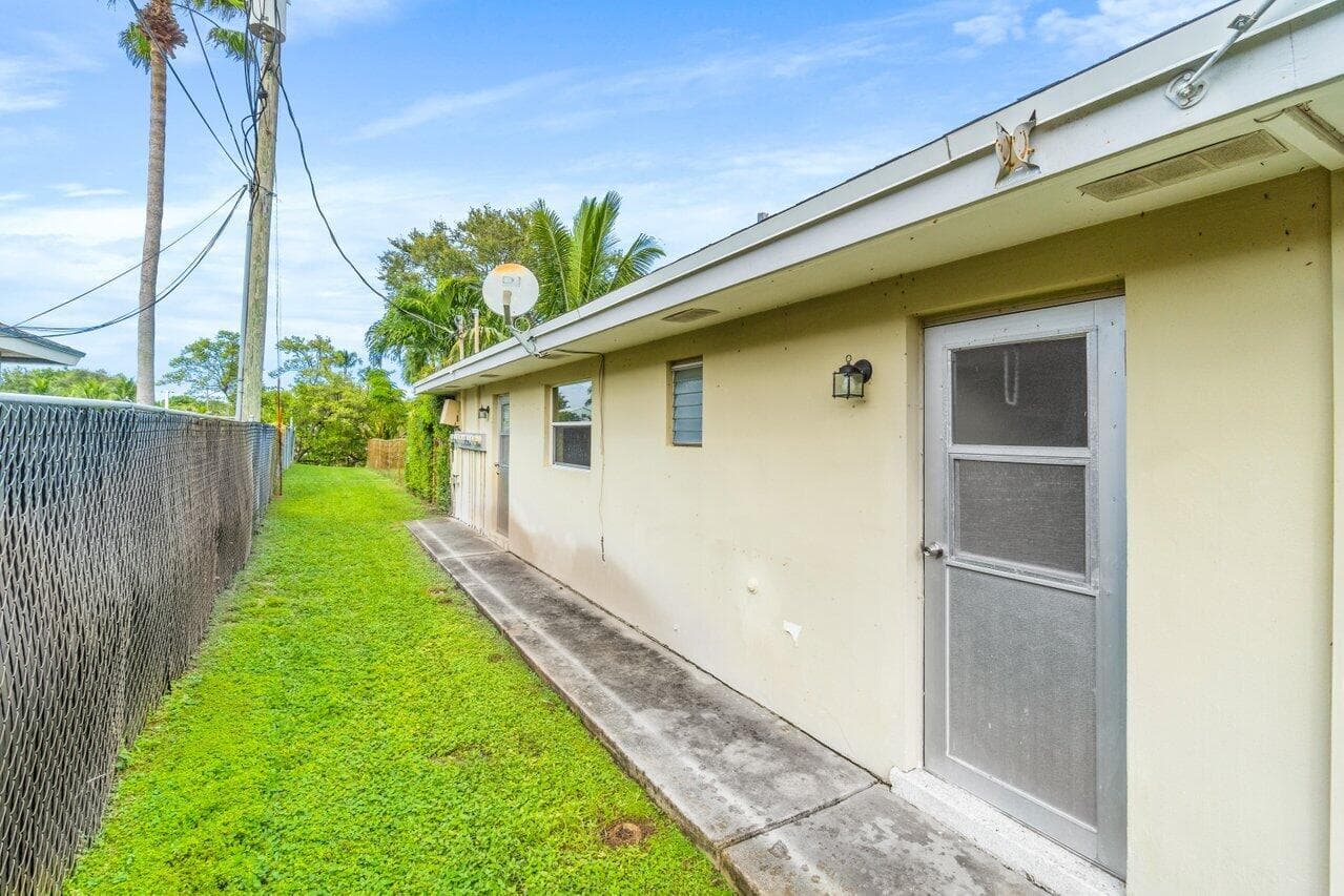 751 Hummingbird Way 6, North Palm Beach, FL 33408 — photo 15 of 18