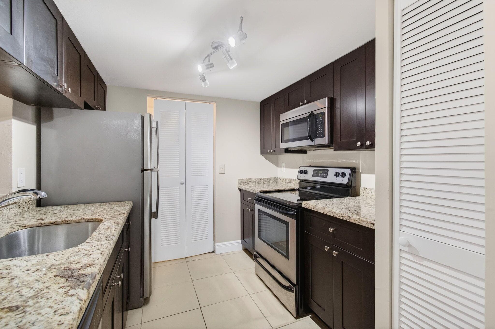 9901 Westview Drive 324, Coral Springs, FL 33076 — photo 3 of 38