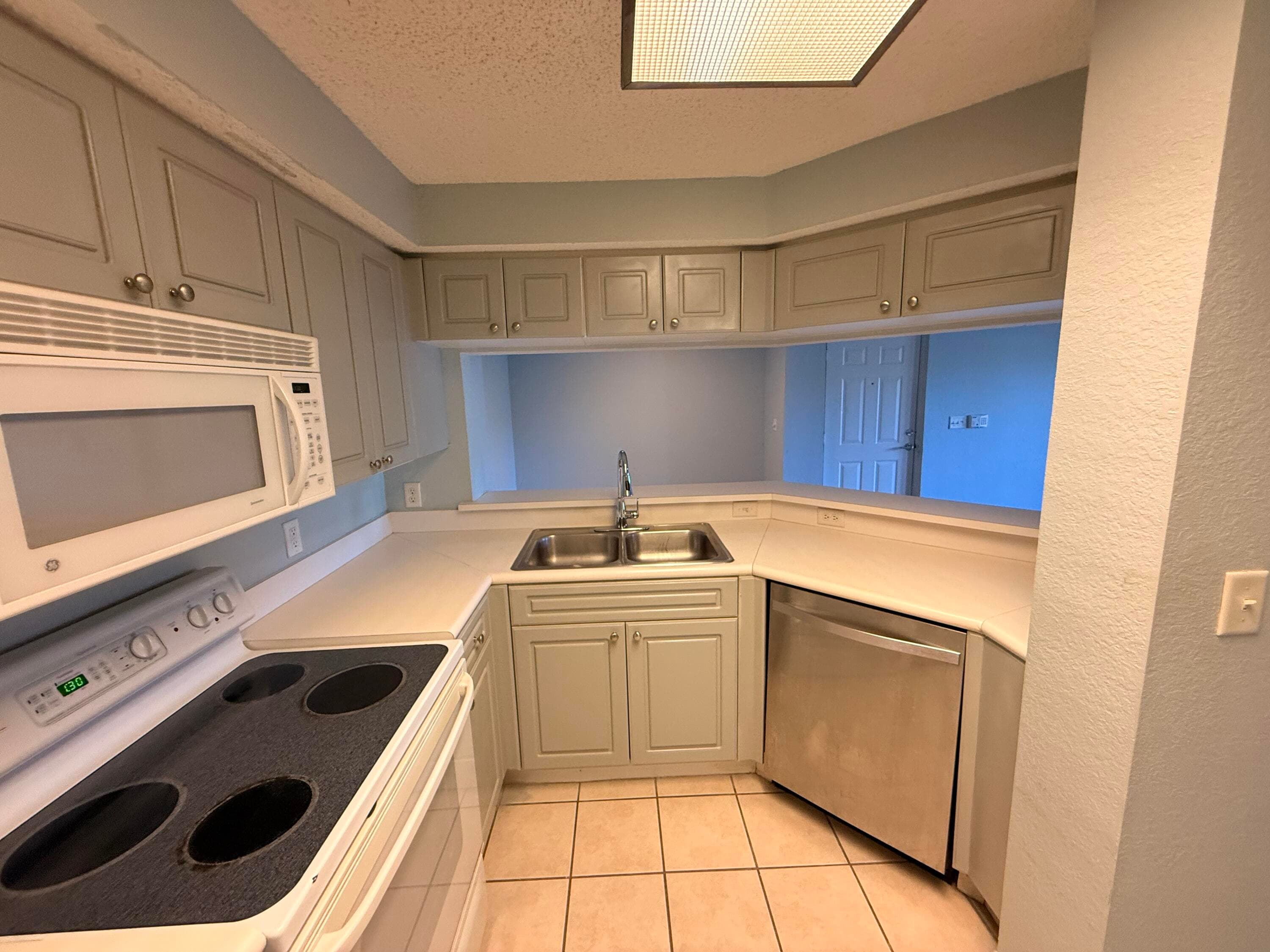 2724 Anzio Court 107, Palm Beach Gardens, FL 33410 — photo 4 of 13