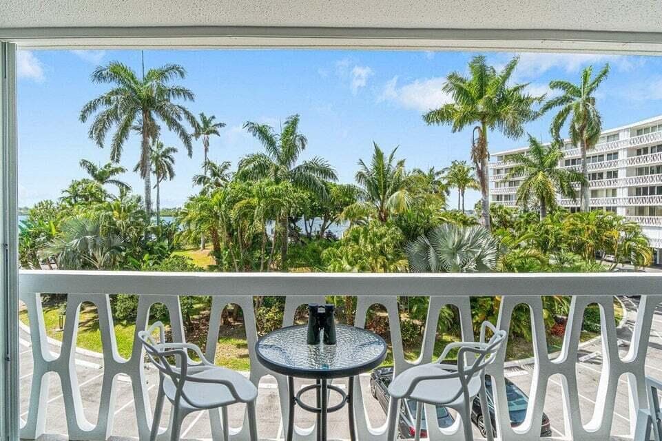2505 S Ocean Boulevard 303, Palm Beach, FL 33480 — photo 18 of 27