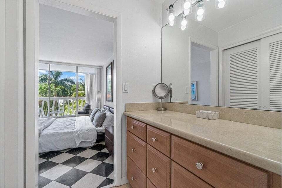 2505 S Ocean Boulevard 303, Palm Beach, FL 33480 — photo 15 of 27