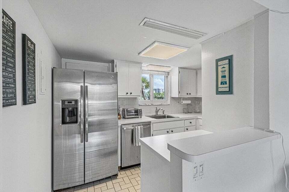 2505 S Ocean Boulevard 303, Palm Beach, FL 33480 — photo 10 of 27