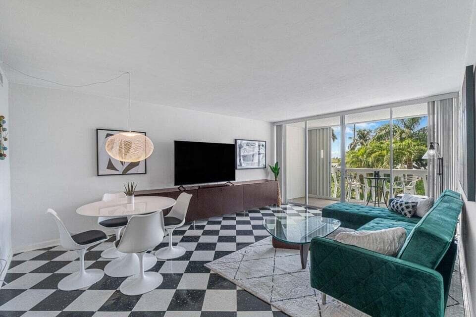 2505 S Ocean Boulevard 303, Palm Beach, FL 33480 — photo 1 of 27