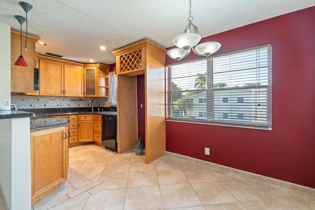 56 Windsor C, West Palm Beach, FL 33417 — photo 9 of 35
