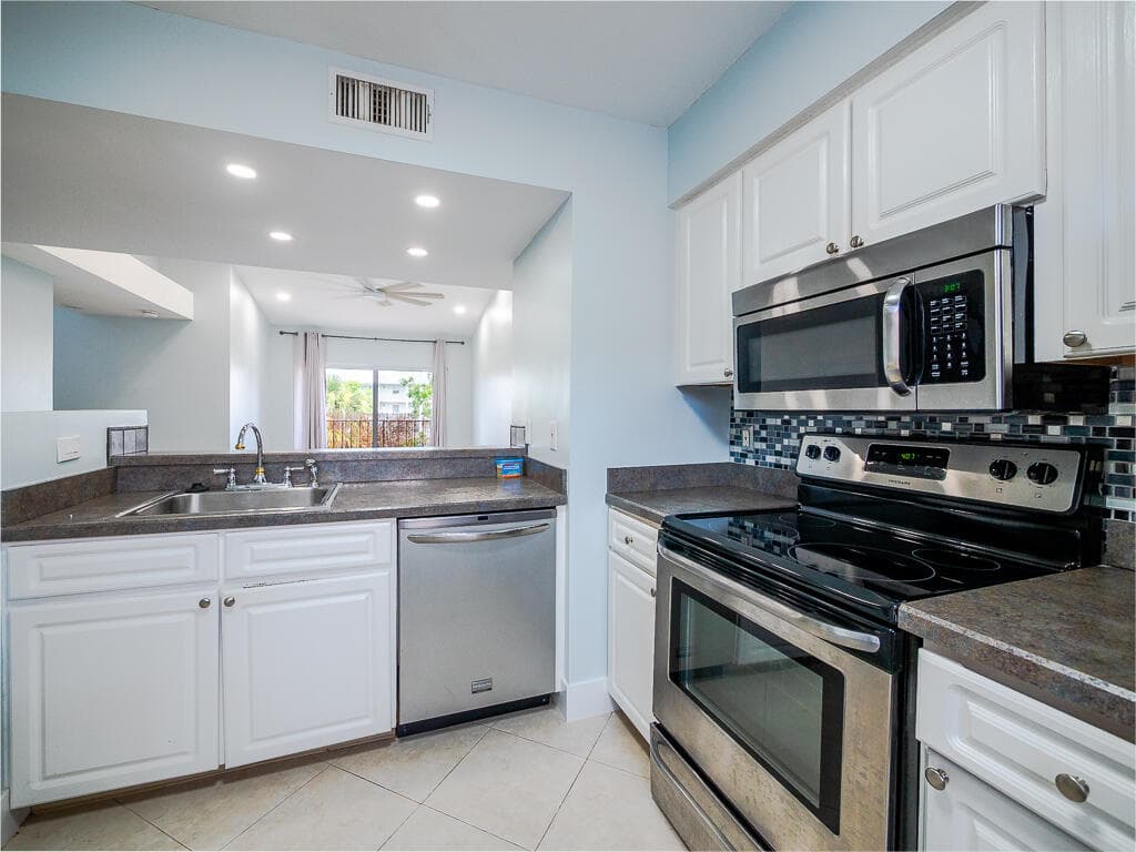 1020 Lake Shore Drive 202, Lake Park, FL 33403 — photo 12 of 31
