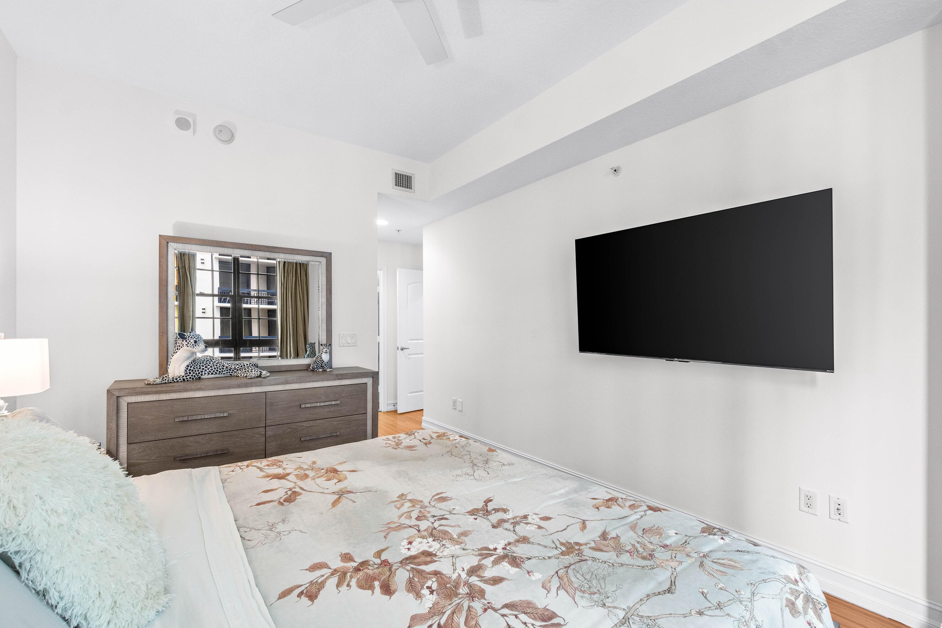 701 S Olive Avenue 807, West Palm Beach, FL 33401 — photo 12 of 49