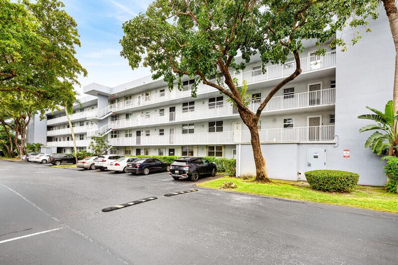 109 Royal Park Drive 3b, Oakland Park, FL 33309 — photo