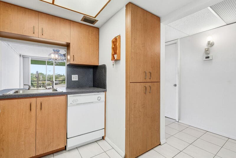 109 Royal Park Drive 3b, Oakland Park, FL 33309 — photo 9 of 28