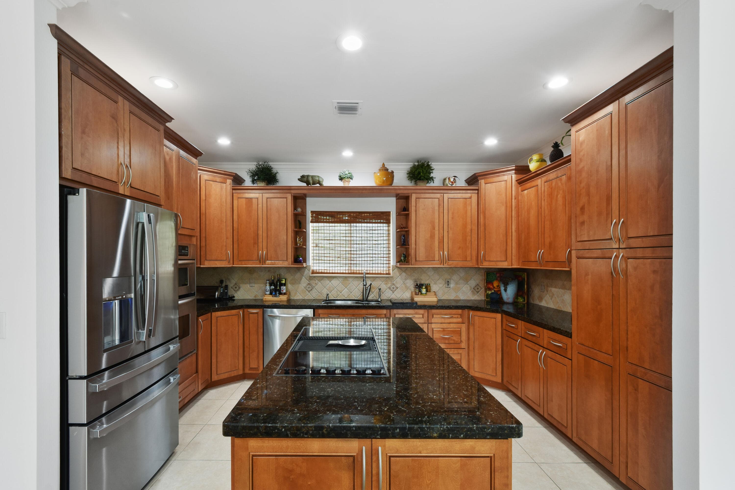 2801 Embassy Drive, West Palm Beach, FL 33401 — photo 14 of 65
