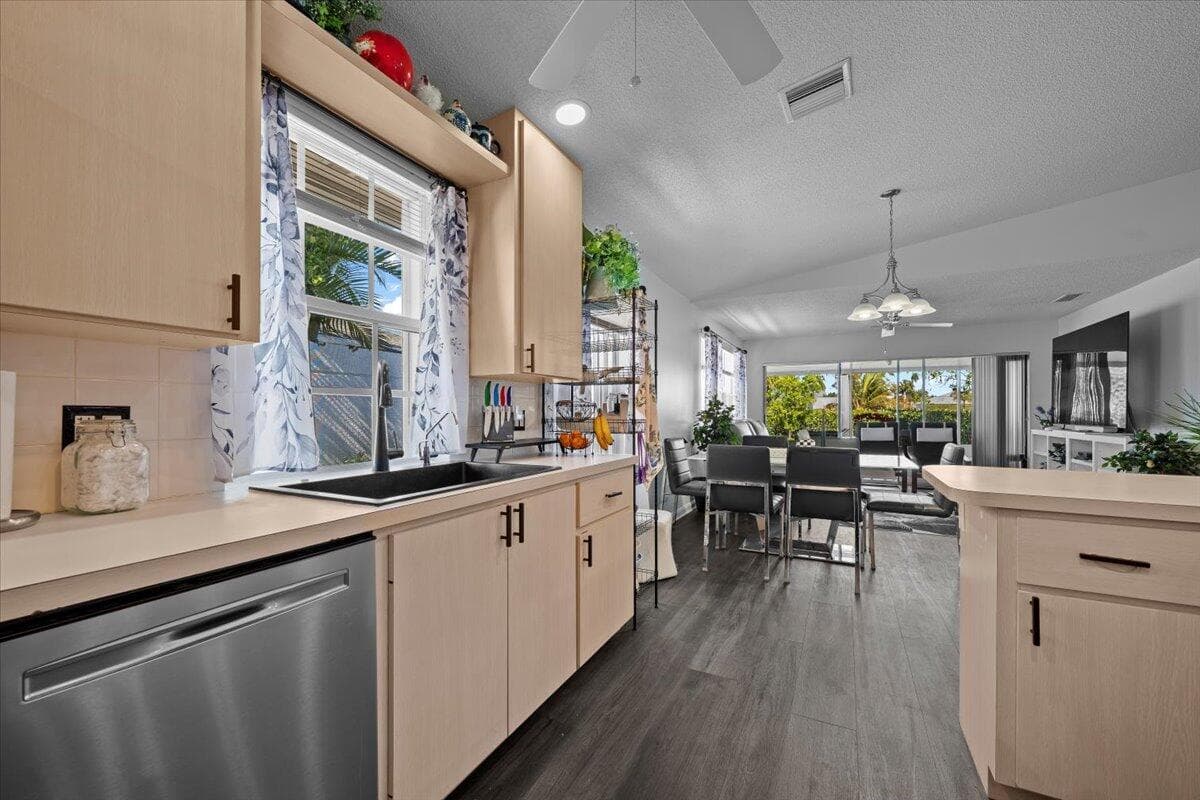 205 Brier Circle, Jupiter, FL 33458 — photo 13 of 41