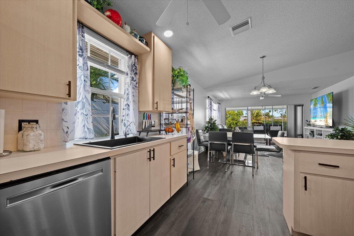 205 Brier Circle, Jupiter, FL 33458 — photo 14 of 41