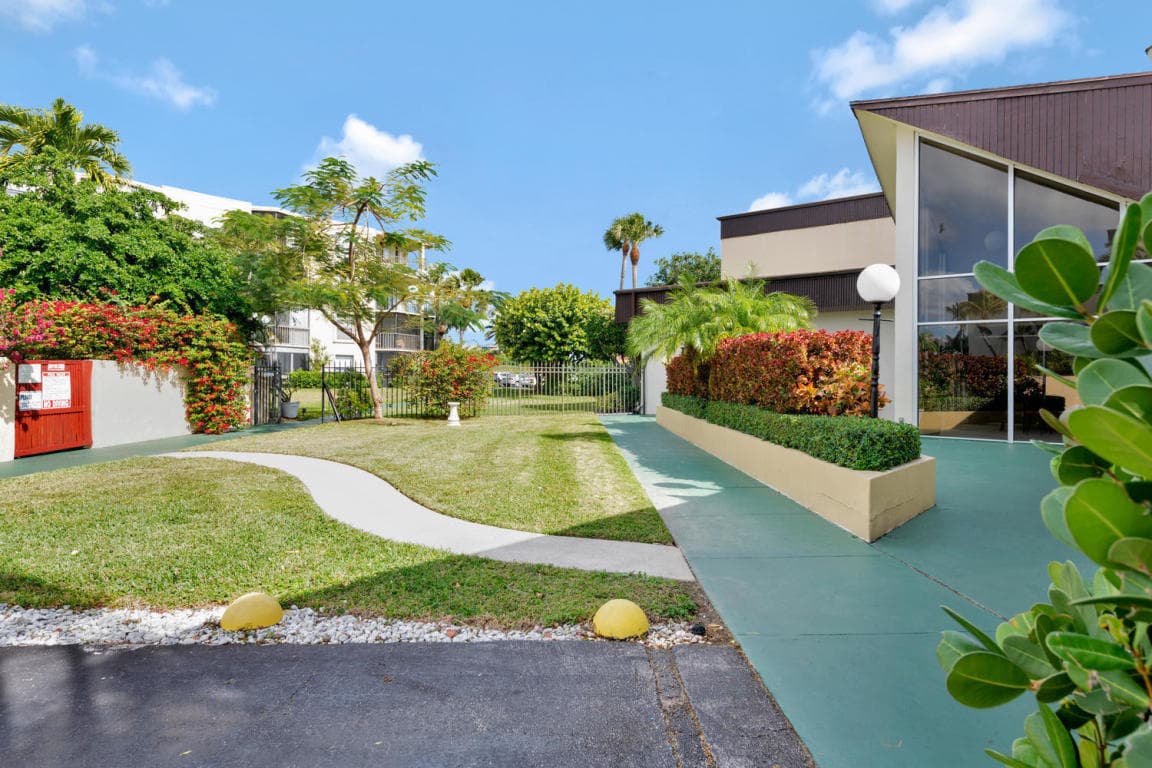 890 N Federal Highway 406, Lantana, FL 33462 — photo 33 of 63