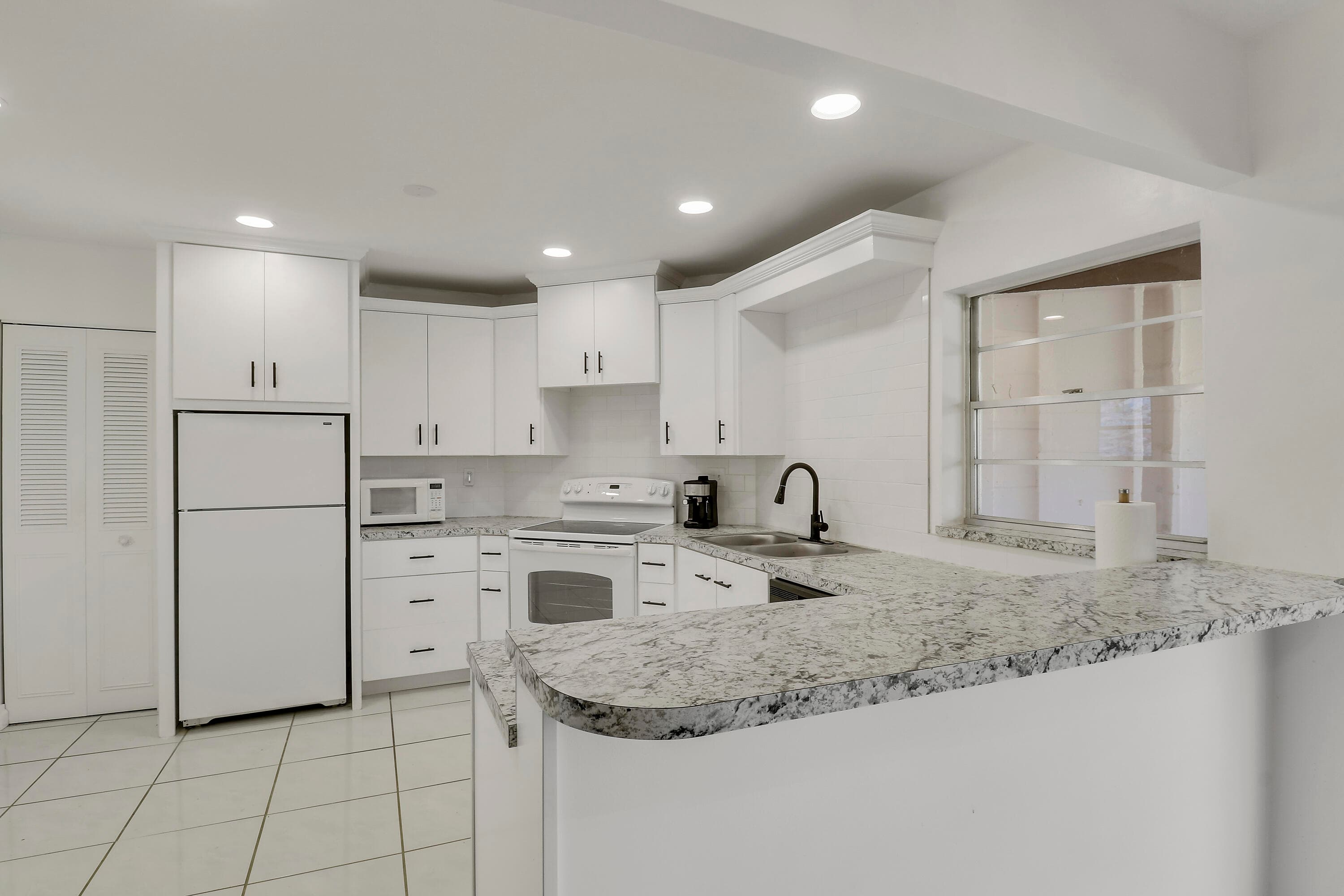 7 Greenway Village N 202, Royal Palm Beach, FL 33411 — photo 13 of 36