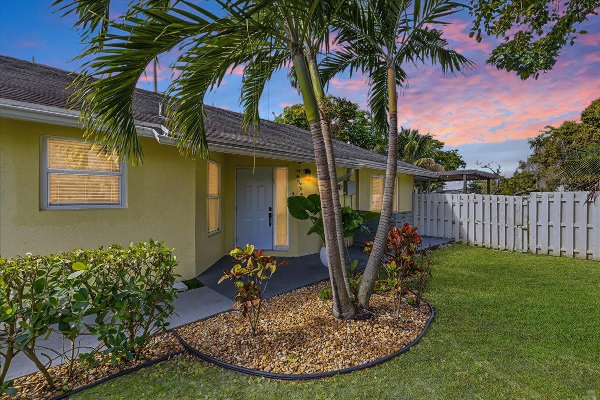 901 SW 111th Way, Davie, FL 33324 — photo 3 of 45