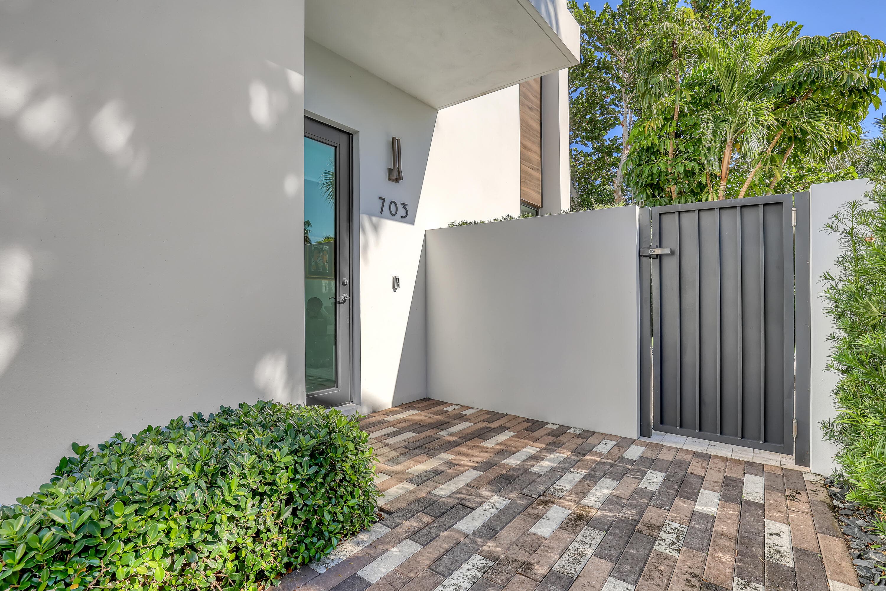 703 NE 5th Street, Delray Beach, FL 33483 — photo 3 of 37
