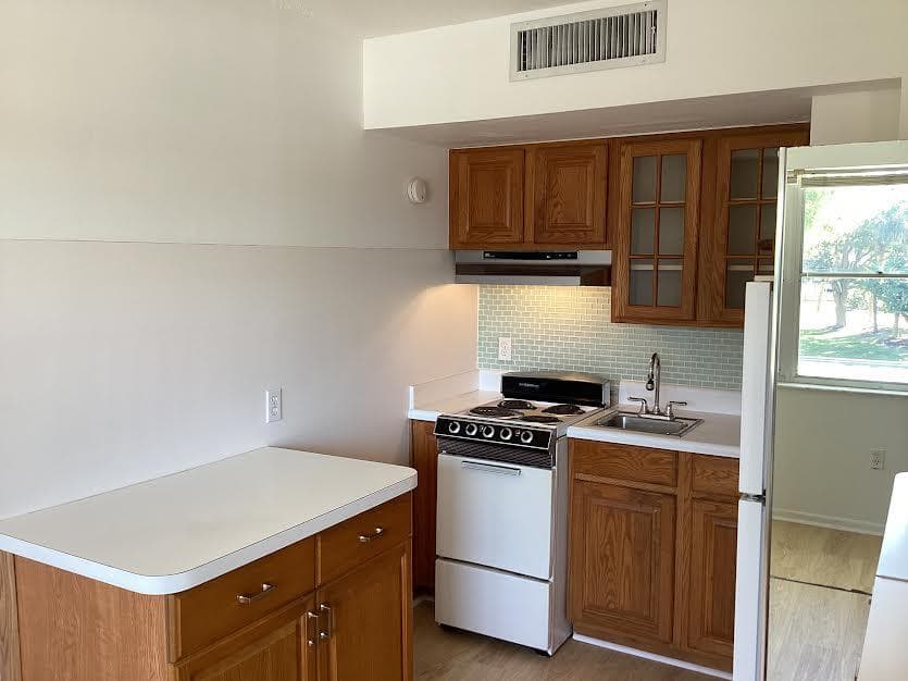 1200 Colonnades Drive 202, Fort Pierce, FL 34949 — photo 9 of 27