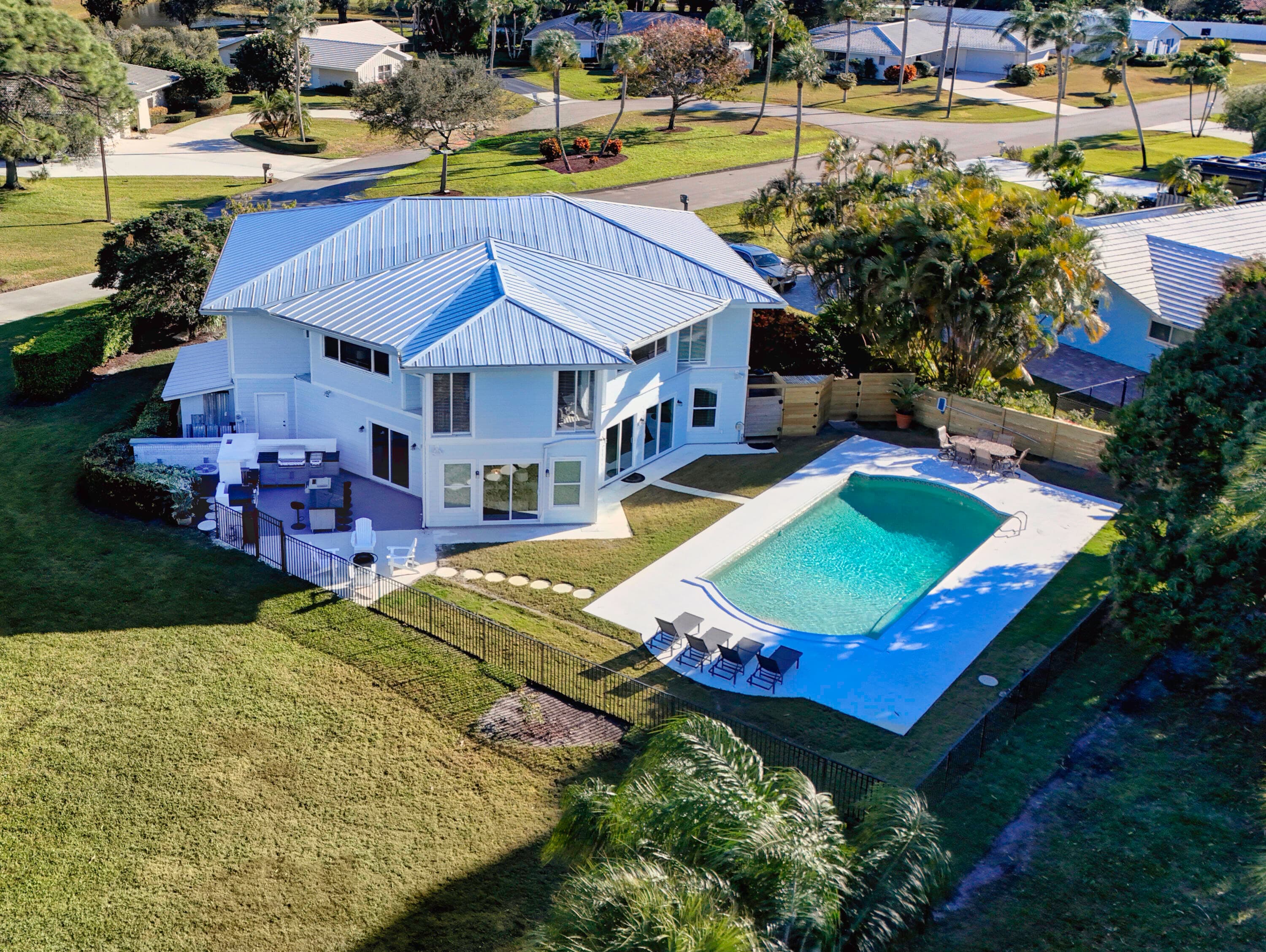 10355 Seagrape Way, Palm Beach Gardens, FL 33418 — photo 1 of 68
