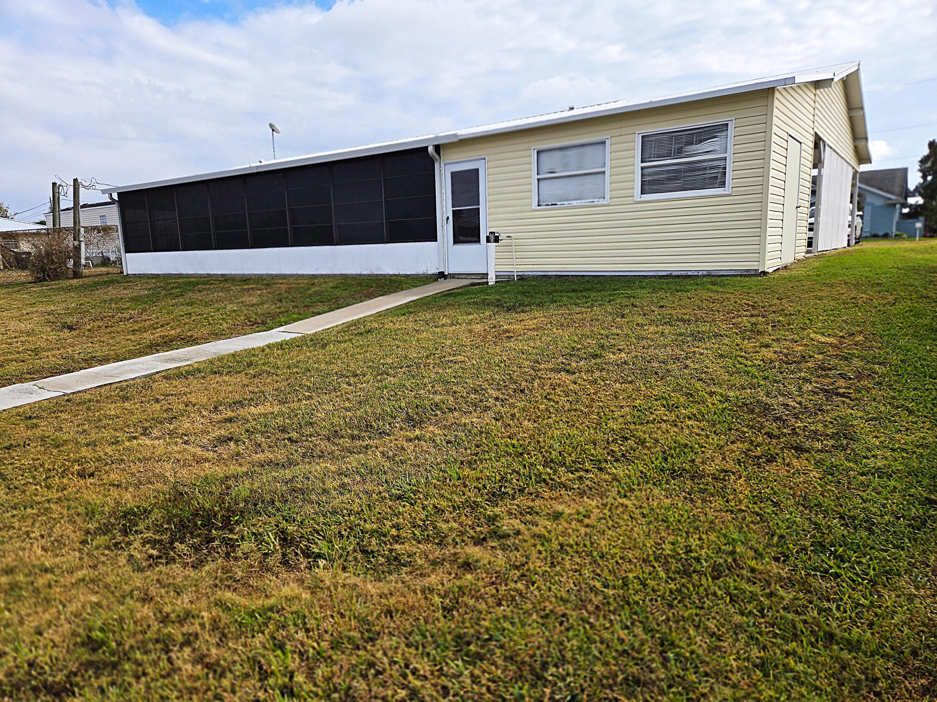 2425 SE 31st Street, Okeechobee, FL 34974 — photo 37 of 44