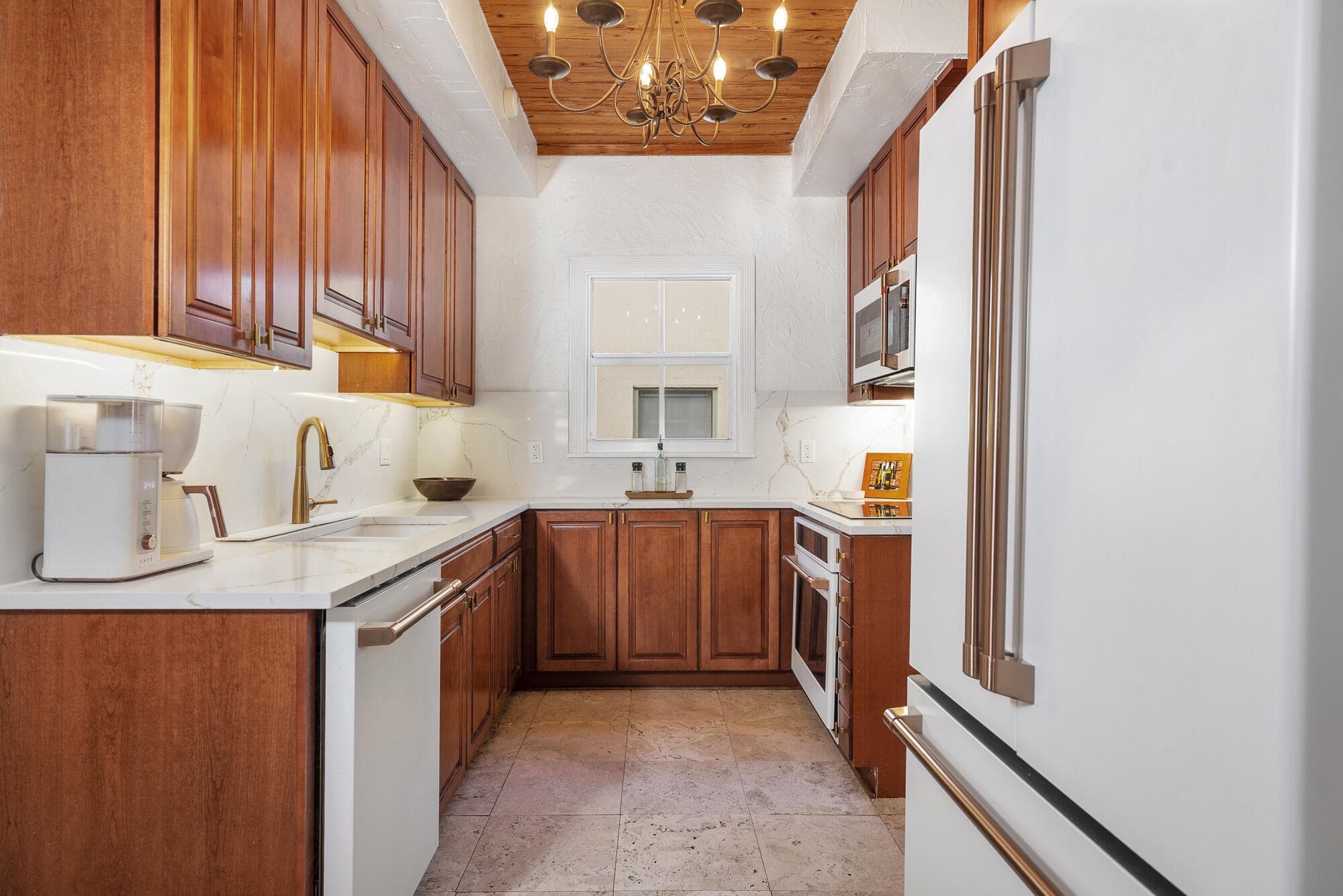 137 Edgewood Drive, West Palm Beach, FL 33405 — photo 16 of 42