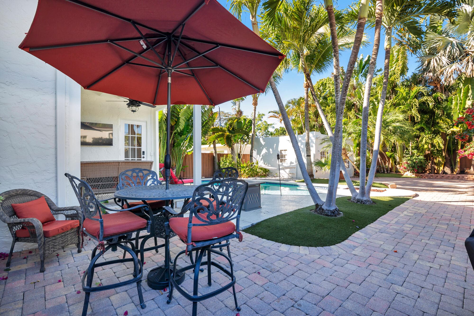 137 Edgewood Drive, West Palm Beach, FL 33405 — photo 6 of 42