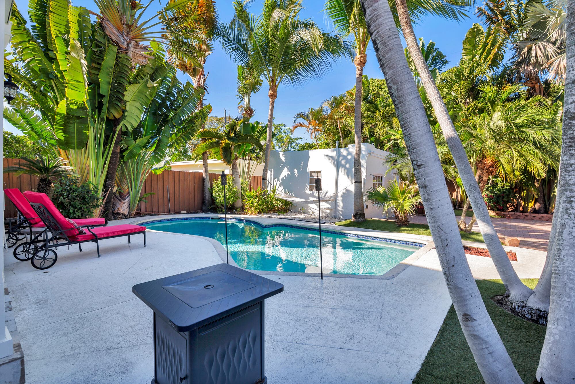 137 Edgewood Drive, West Palm Beach, FL 33405 — photo 7 of 42