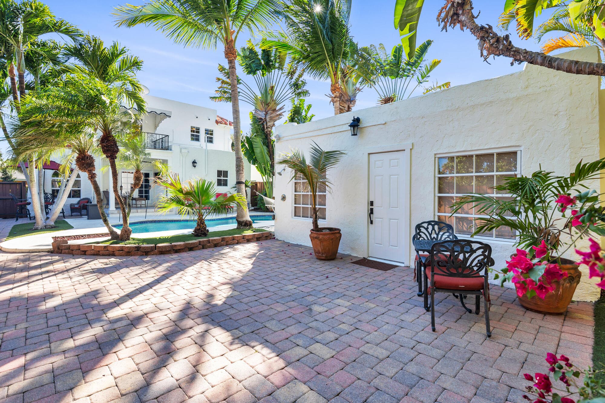 137 Edgewood Drive, West Palm Beach, FL 33405 — photo 4 of 42