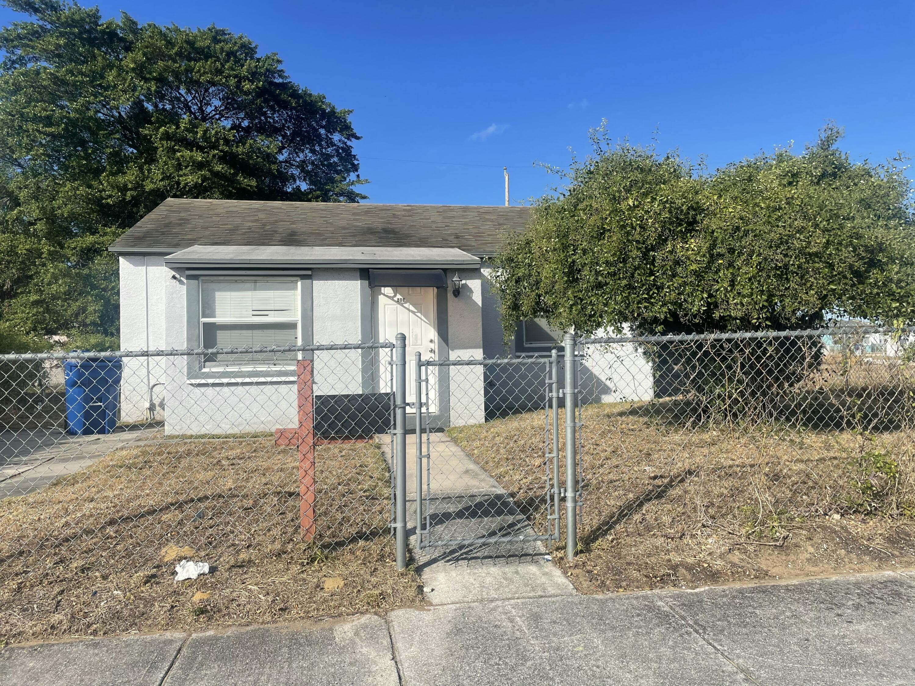 808 W 4th Street W, Riviera Beach, FL 33404 — photo 1 of 11