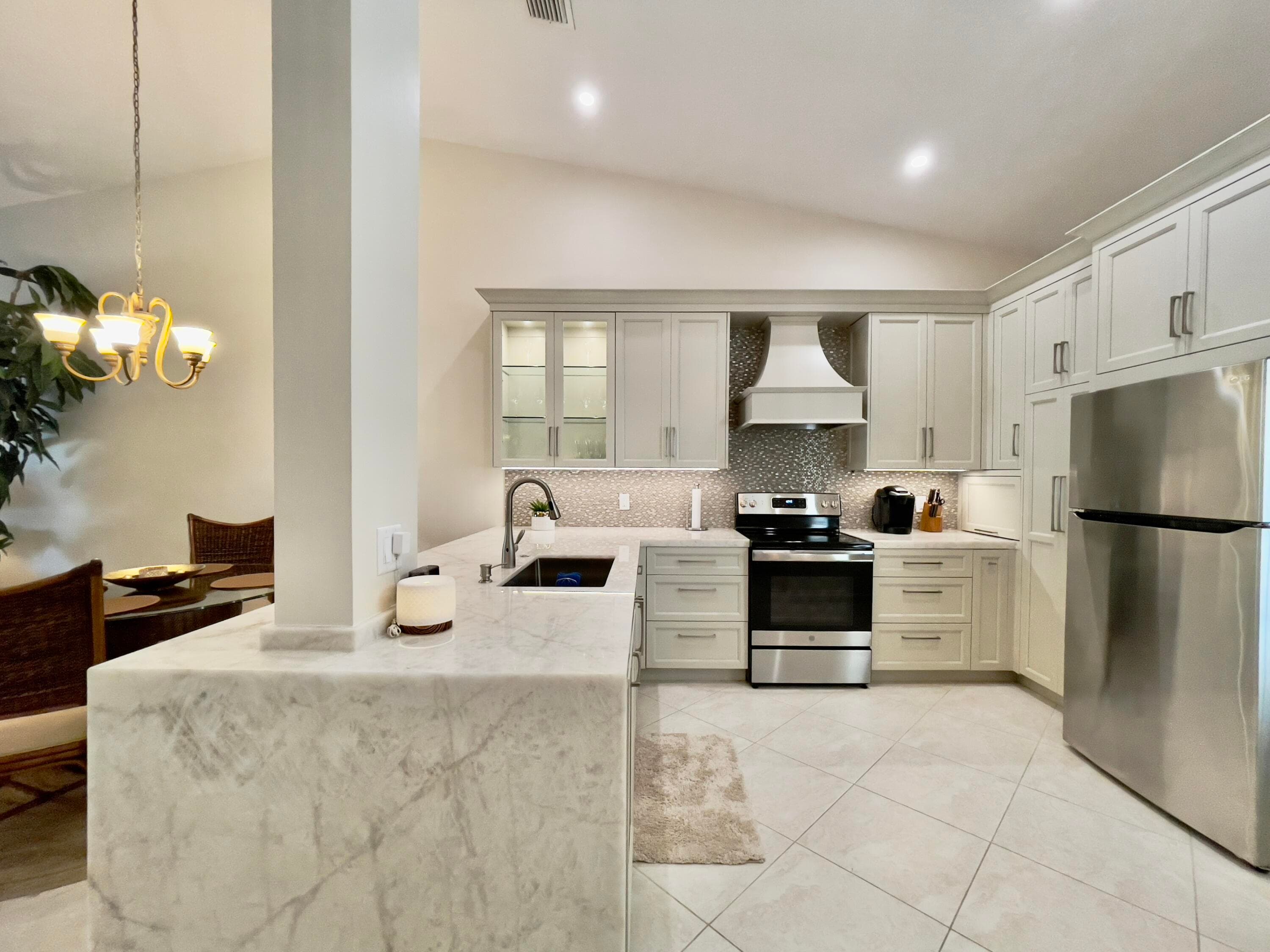 202 Cypress Point Drive 202, Palm Beach Gardens, FL 33418 — photo 1 of 30
