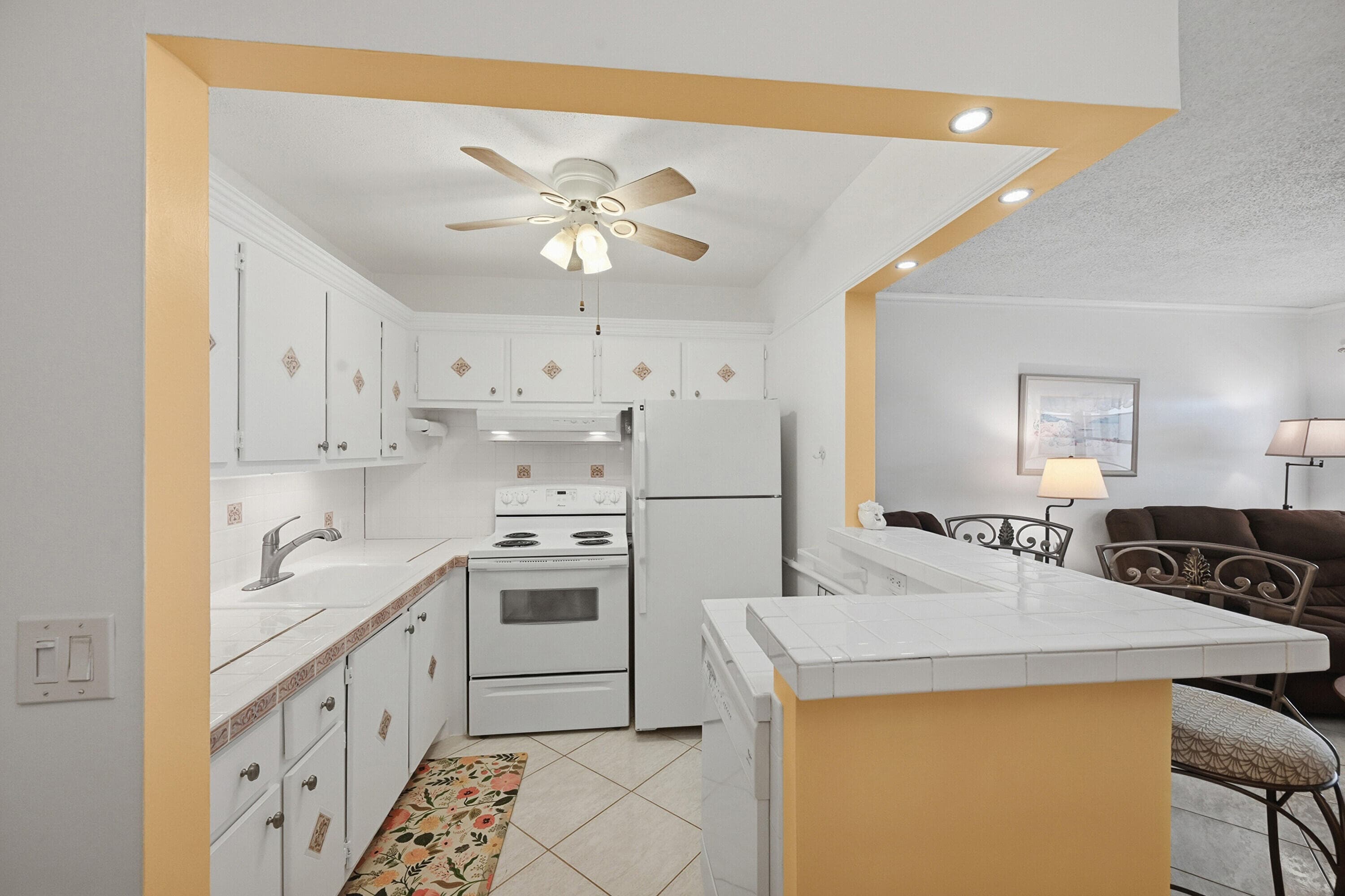 47 Berkshire B Crescent B, West Palm Beach, FL 33417 — photo 4 of 25