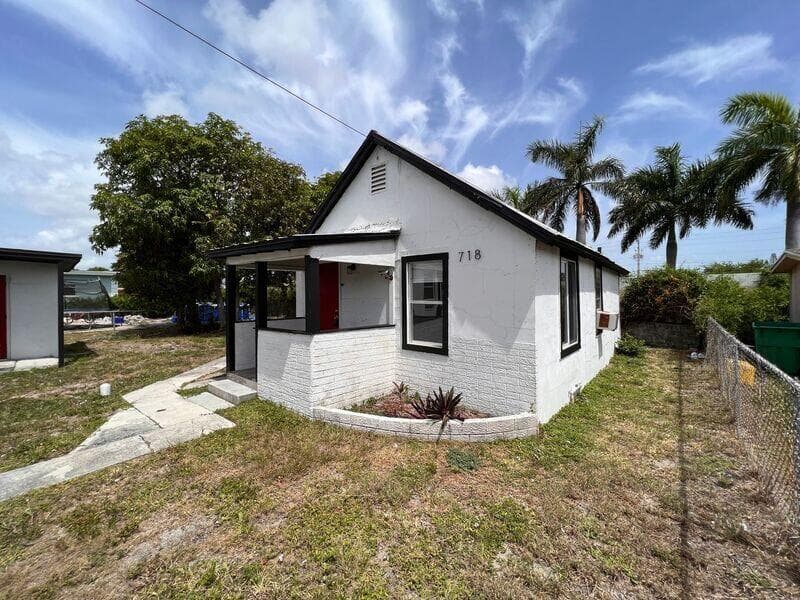 718 W 7th Street 2, Riviera Beach, FL 33404 — photo 4 of 21