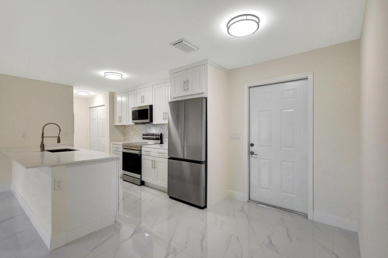 2016 Avenue S, Riviera Beach, FL 33404 — photo 14 of 17