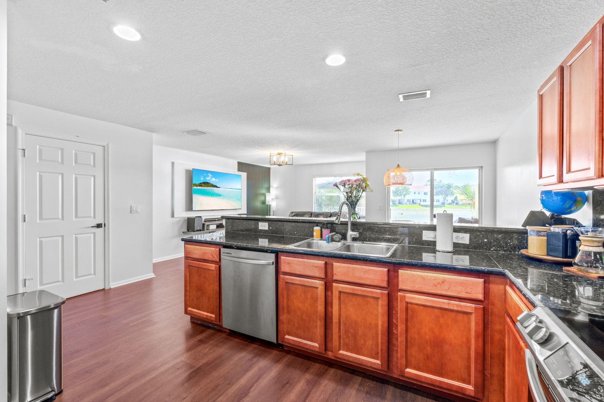 948 Imperial Lake Road, West Palm Beach, FL 33413 — photo 8 of 67