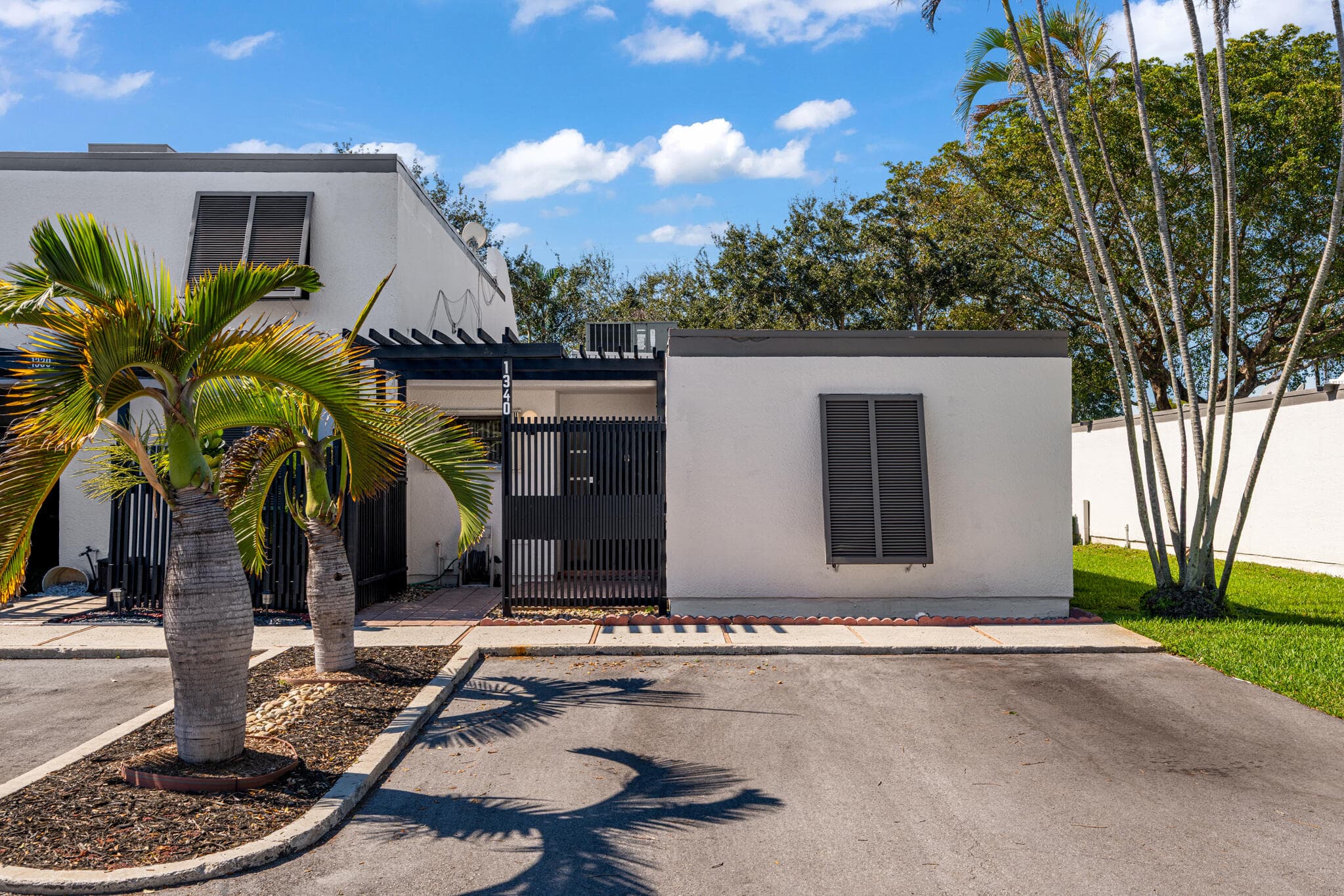 1340 E Golfview Drive, Pembroke Pines, FL 33026 — photo 2 of 27